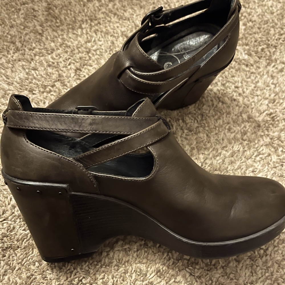DANSKO Franka grey Leather Platform Wedge Criss Cross Strap Clog size 39